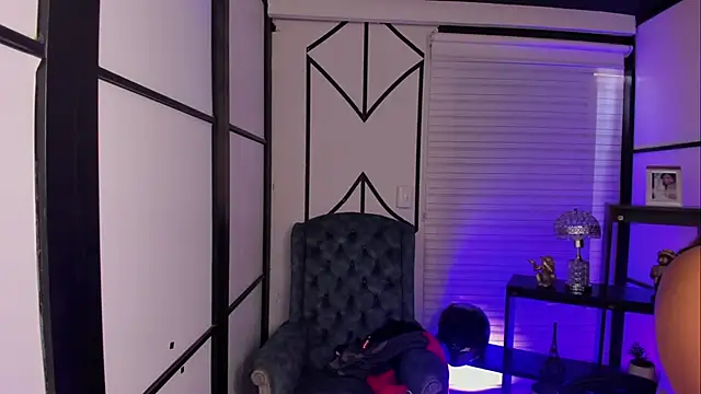 ElaBourn  online show from October 22, 2025, 2:39 pm