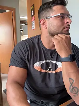 Snapshot of KRYSTALIZEDY chatting on December 16, 2025, 11:04 am KRYSTALIZEDY online show from December 16, 2025, 11:04 am