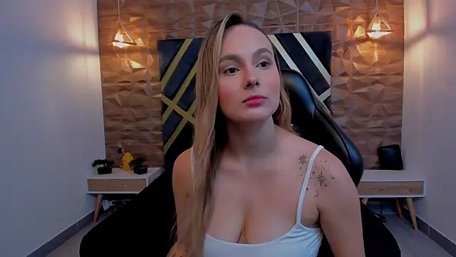 Snapshot of Emmaa_white_ chatting on October 31, 2025, 5:14 pm Emmaa white online show from October 31, 2025, 5:14 pm