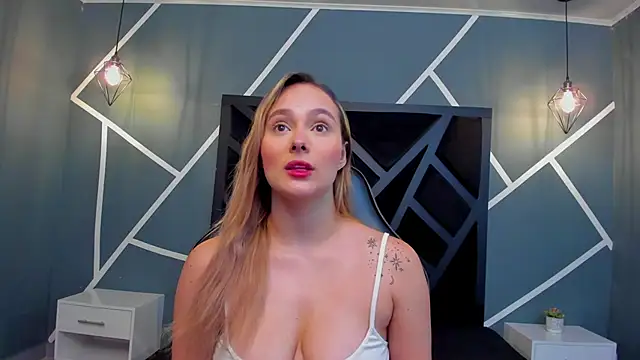 Snapshot of Emmaa_white_ chatting on November 12, 2025, 11:21 am Emmaa white online show from November 12, 2025, 11:21 am