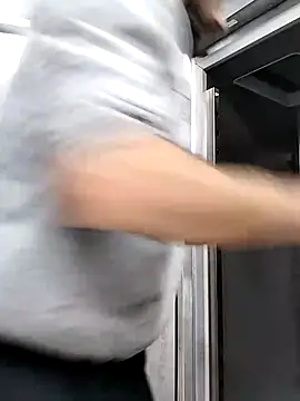 hotmen83 online show from October 31, 2025, 6:58 am