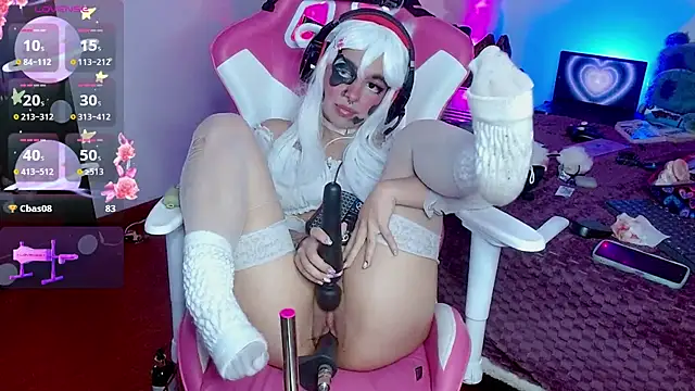 Snapshot of larah_uwu chatting on October 30, 2025, 8:27 am larah uwu online show from October 30, 2025, 8:27 am