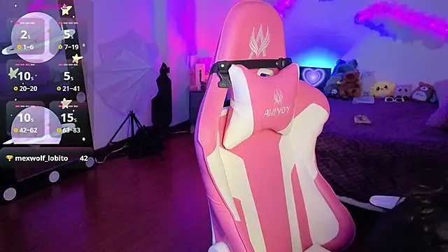 Snapshot of larah_uwu chatting on November 24, 2025, 7:46 pm larah uwu online show from November 24, 2025, 7:46 pm