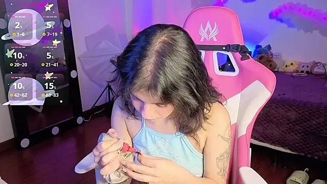 Snapshot of larah_uwu chatting on November 26, 2025, 7:26 pm larah uwu online show from November 26, 2025, 7:26 pm