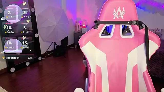 Snapshot of larah_uwu chatting on November 28, 2025, 7:16 pm larah uwu online show from November 28, 2025, 7:16 pm