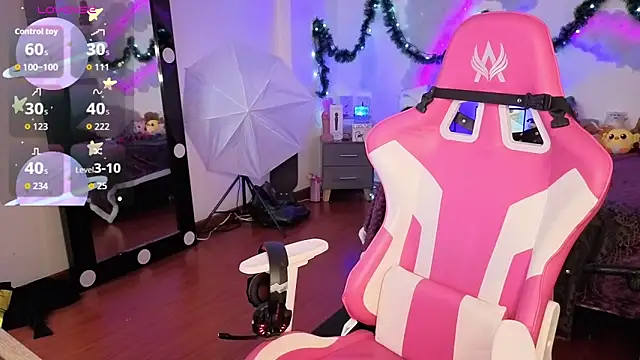 Snapshot of larah_uwu chatting on December 16, 2025, 7:30 pm larah uwu online show from December 16, 2025, 7:30 pm