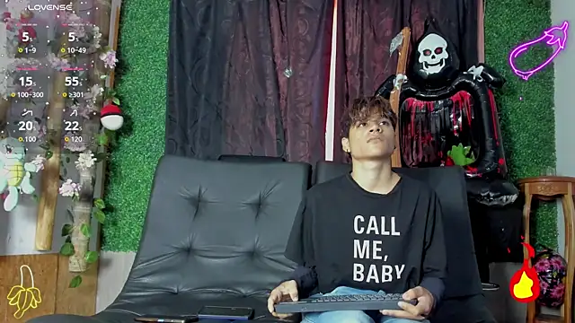 Snapshot of spicy_adonhis chatting on October 30, 2025, 12:06 pm spicy adonhis online show from October 30, 2025, 12:06 pm