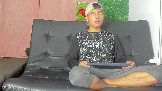 Snapshot of spicy_adonhis chatting on November 23, 2025, 9:20 am spicy adonhis online show from November 23, 2025, 9:20 am