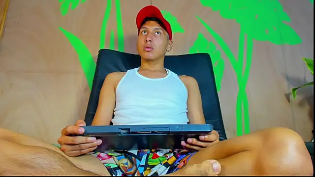 spicy adonhis online show from April 8, 2026, 1:11 pm