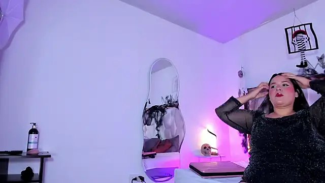 SamanthaDiamonds  online show from October 12, 2025, 12:09 am