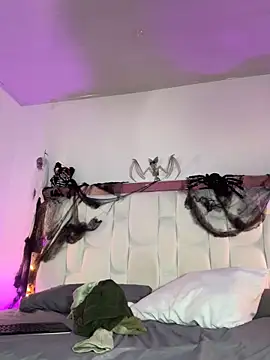 SamanthaDiamonds  online show from October 12, 2025, 11:37 pm