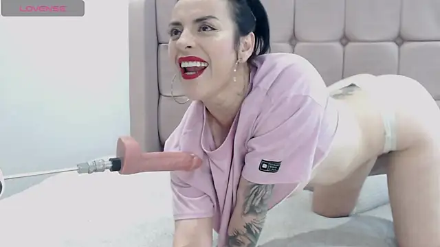 HotAss Hally online show from November 19, 2025, 9:42 am