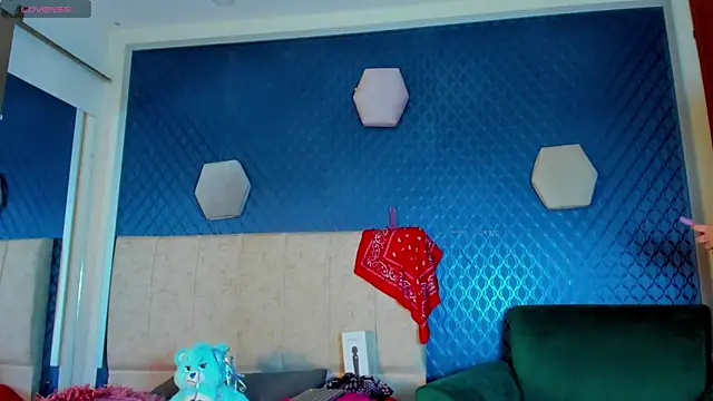 Snapshot of thania_777 chatting on November 4, 2025, 8:19 pm thania 777 online show from November 4, 2025, 8:19 pm