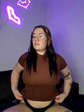 HarleyDemon666 online show from December 5, 2025, 1:47 am