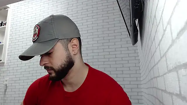 Snapshot of BombeiroHotx chatting on November 18, 2025, 10:03 pm BombeiroHotx online show from November 18, 2025, 10:03 pm