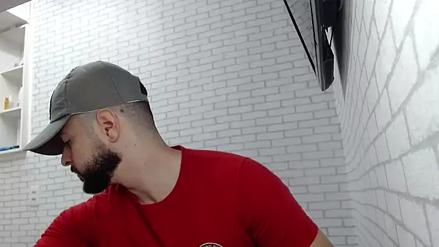 Snapshot of BombeiroHotx chatting on December 3, 2025, 8:29 pm BombeiroHotx online show from December 3, 2025, 8:29 pm