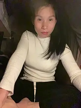 Snapshot of MinHiNi chatting on November 3, 2025, 3:57 pm MinHiNi online show from November 3, 2025, 3:57 pm