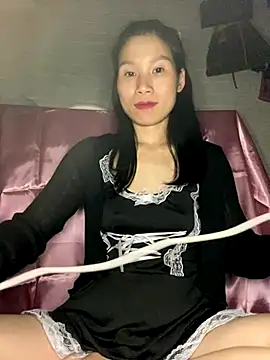 Snapshot of MinHiNi chatting on November 17, 2025, 4:13 pm MinHiNi online show from November 17, 2025, 4:13 pm