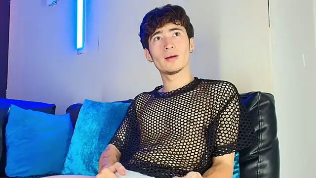 Snapshot of _DantFox_ chatting on October 28, 2025, 8:11 pm DantFox online show from October 28, 2025, 8:11 pm