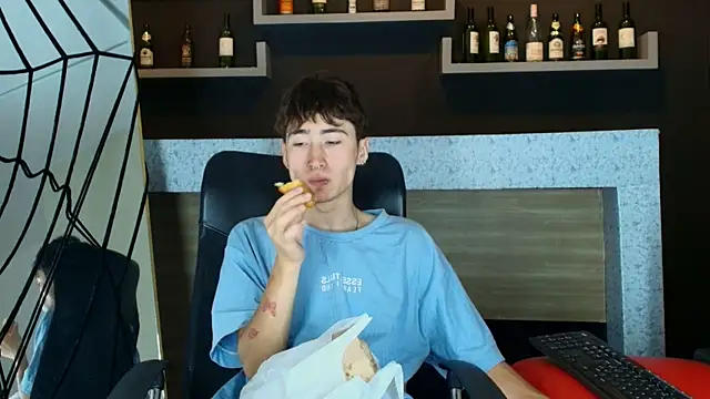 Snapshot of _DantFox_ chatting on November 5, 2025, 8:53 pm DantFox online show from November 5, 2025, 8:53 pm