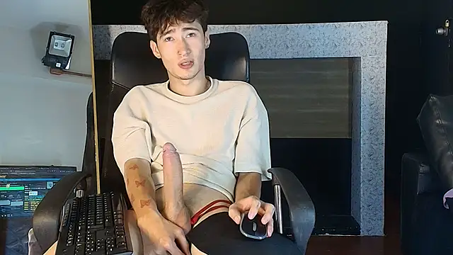 Snapshot of _DantFox_ chatting on November 9, 2025, 7:56 pm DantFox online show from November 9, 2025, 7:56 pm