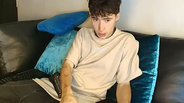 Snapshot of _DantFox_ chatting on November 28, 2025, 7:27 pm DantFox online show from November 28, 2025, 7:27 pm