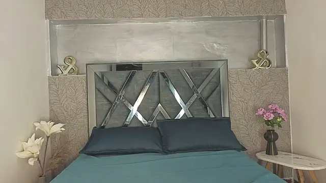 Snapshot of _DantFox_ chatting on December 13, 2025, 9:09 pm DantFox online show from December 13, 2025, 9:09 pm