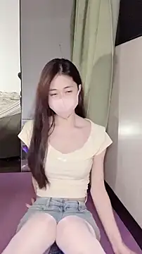 Snapshot of Ninii-b chatting on September 24, 2025, 1:03 pm Ninii-b online show from September 24, 2025, 1:03 pm