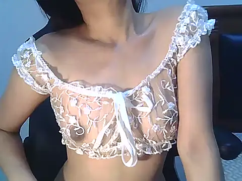 Snapshot of lovelynie123 chatting on October 24, 2025, 9:44 pm lovelynie123 online show from October 24, 2025, 9:44 pm