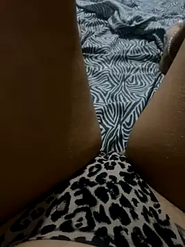 Darkfemminineenergy22 online show from September 11, 2025, 6:08 pm