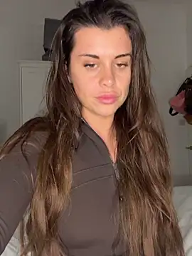 Snapshot of AlitaNova chatting on November 17, 2025, 9:42 pm AlitaNova online show from November 17, 2025, 9:42 pm