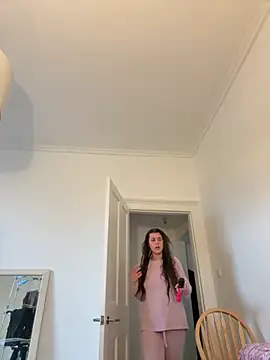 Snapshot of AlitaNova chatting on November 20, 2025, 1:44 pm AlitaNova online show from November 20, 2025, 1:44 pm