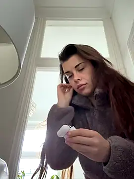 Snapshot of AlitaNova chatting on December 5, 2025, 8:34 am AlitaNova online show from December 5, 2025, 8:34 am