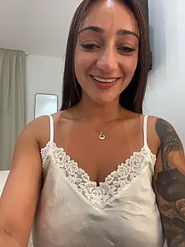 Snapshot of Ninabigtitied chatting on December 15, 2025, 5:28 pm Ninabigtitied online show from December 15, 2025, 5:28 pm