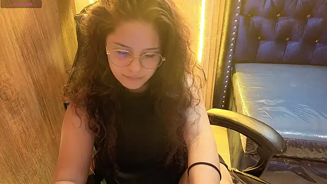 Snapshot of Velvet_Moon_V chatting on July 1, 2026, 3:08 am Velvet Moon V online show from July 1, 2026, 3:08 am