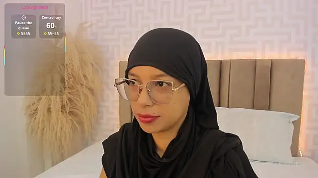 Snapshot of naishaa_ chatting on May 21, 2026, 6:37 pm naishaa online show from May 21, 2026, 6:37 pm