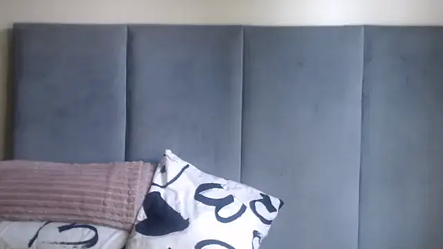 Snapshot of Jah-Queen chatting on November 26, 2025, 1:56 pm Jah-Queen online show from November 26, 2025, 1:56 pm