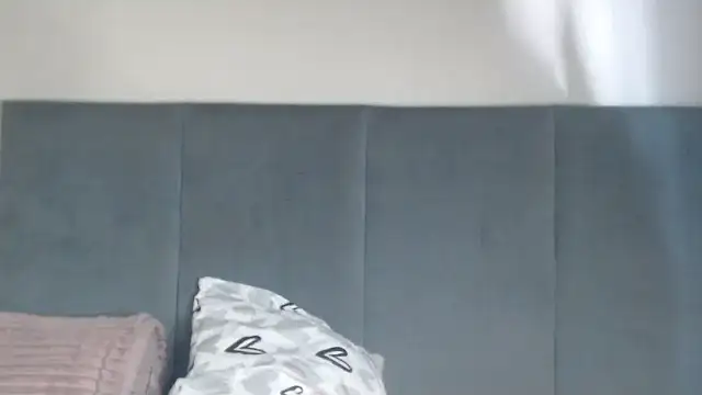 Snapshot of Jah-Queen chatting on January 14, 2026, 4:18 am Jah-Queen online show from January 14, 2026, 4:18 am