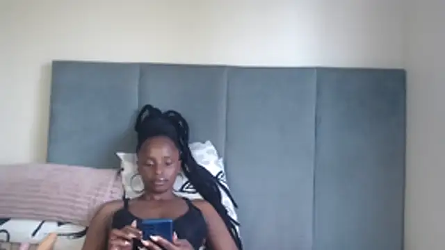 Snapshot of Jah-Queen chatting on January 17, 2026, 2:33 pm Jah-Queen online show from January 17, 2026, 2:33 pm