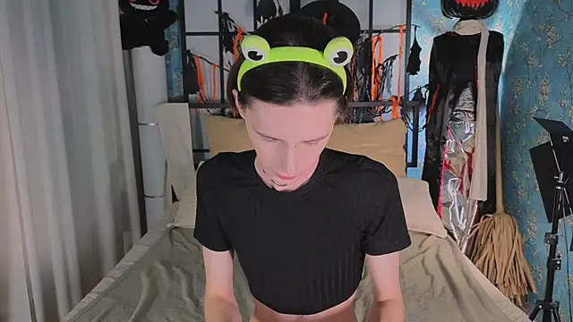 madi snow online show from November 2, 2025, 5:21 am