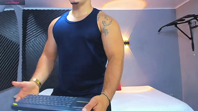 Snapshot of Horny_nick18 chatting on May 13, 2026, 11:18 am Horny nick18 online show from May 13, 2026, 11:18 am