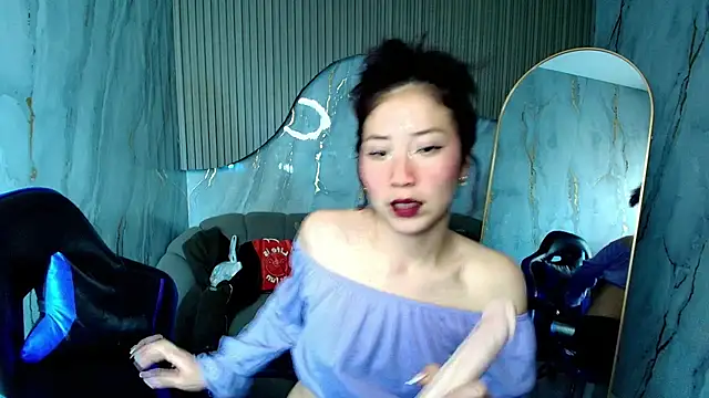 valentina r  online show from November 24, 2025, 3:17 am