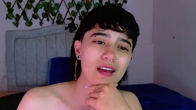 katalinathxandbritney1 online show from December 16, 2025, 1:21 am