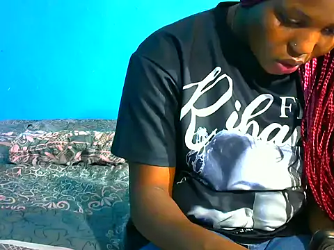 SweetHoney21  online show from December 20, 2025, 7:54 pm