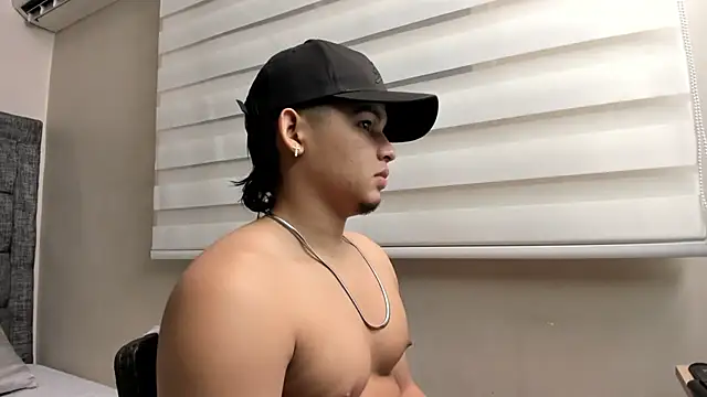 Snapshot of Riky_Strong chatting on November 7, 2025, 3:17 am Riky Strong online show from November 7, 2025, 3:17 am