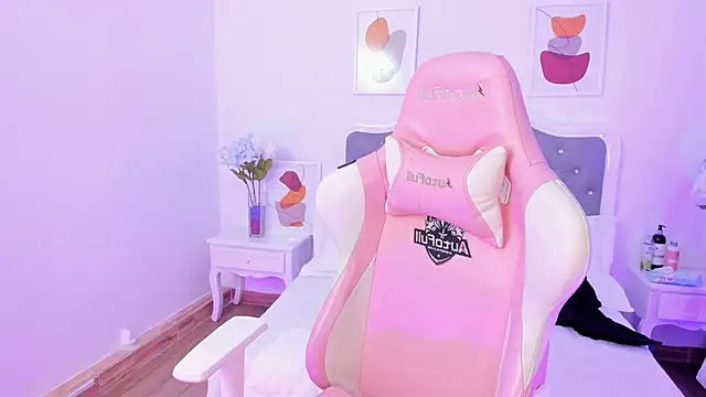 Shaleena  online show from October 25, 2025, 8:25 pm