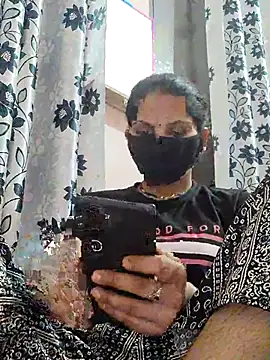 poojam93 online show from February 5, 2026, 3:38 pm