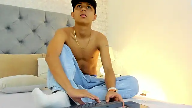 Snapshot of Lucien_Gray_ chatting on December 2, 2025, 3:40 pm Lucien Gray online show from December 2, 2025, 3:40 pm