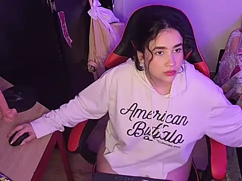 Snapshot of ChloeSnoww chatting on October 2, 2025, 3:35 am ChloeSnoww online show from October 2, 2025, 3:35 am