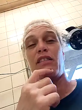 sarahkat86 online show from October 21, 2025, 7:36 pm